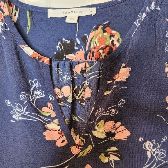 NWOT Fun2Fun 3/4 Length Sleeve Navy Floral Blouse with Splitneck Size S - Picture 13 of 13